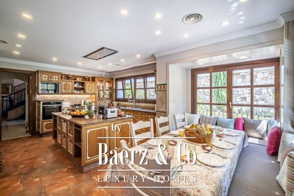 photo 10 Villa - Marbella East - Ref: 8192