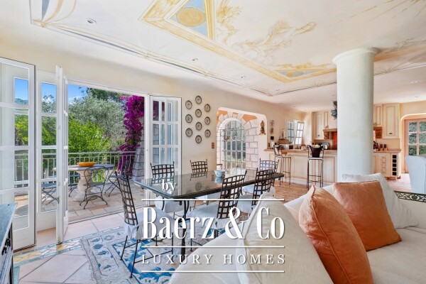 photo 8 Beautiful Provencal villa in the heart of an estate in Biot
