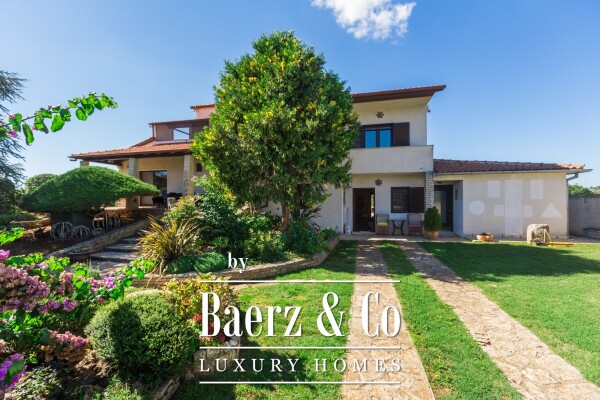 photo 11 Pula, Veli Vrh, wonderful villa plus 4 separated apartments and a pool