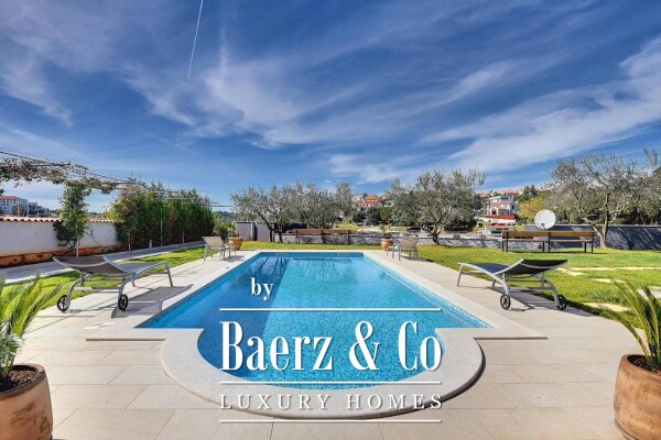 photo 2 Pula, beautiful villa with the best position - first row to the sea