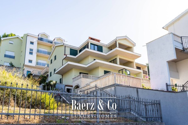 photo 32 Omiš, apartment house near the beach