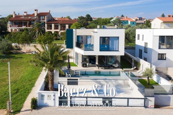 photo 7 Medulin, a beautiful villa of 350 m2, only 6 m from the sea with an fascinating view