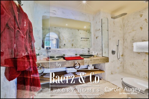 photo 16 Authentic Villa facing the Golf Course