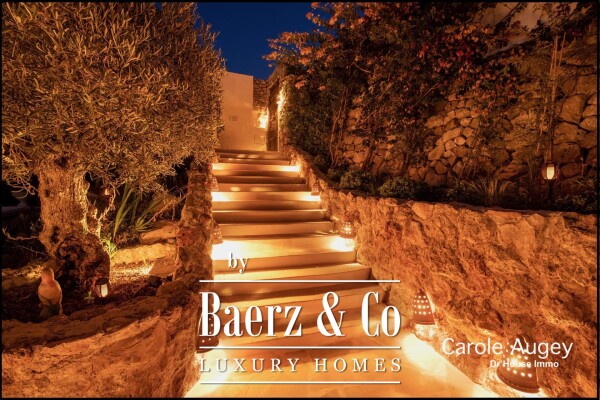 photo 3 Authentic Villa facing the Golf Course