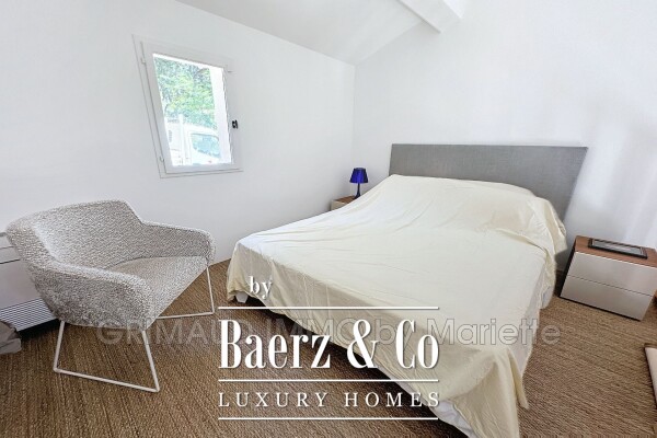 photo 11 Charming house in a quiet area, 3 bedrooms, pool, and large