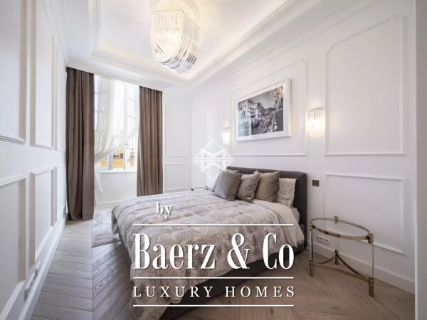 photo 8 Magnificent 3 bedroom apartment of 130 square meters in a beautiful Niçois building on the Cours Saleya.