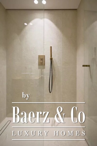 photo 15 Palm Beach - Seafront - Top Floor - 4 Rooms