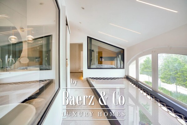 photo 17 Top Floor Duplex with Stunning Views of Île Seguin