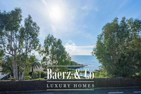 photo 5 Agay, second line facing the sea…