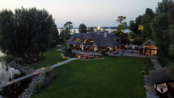 photo 37 Nieuw-Loosdrechtsedijk 227