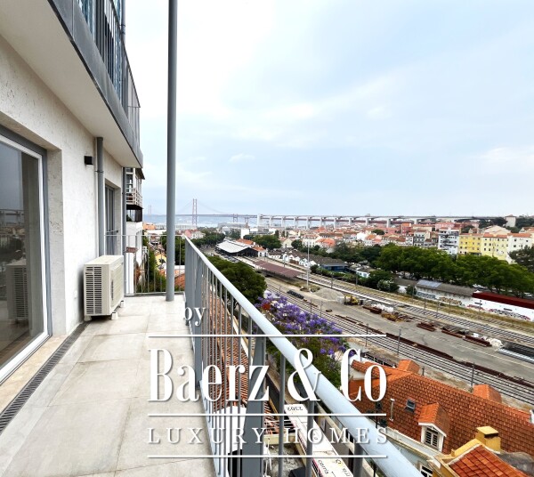 photo 2 2 bedroom apartment in Estrela with river view