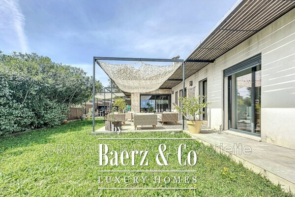 photo 3 Beautiful contemporary villa with pool and summer kitchen