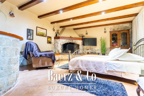 photo 14 Omiš, Stanići, a beautiful house with a sea view, total living area of 160 m² on a land plot of 2546