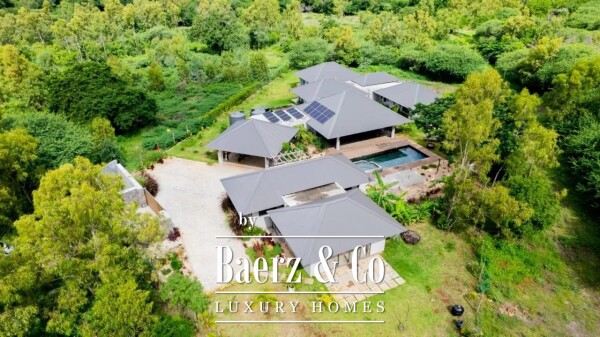 photo 2 VILLA FOR SALE IN BLACK RIVER