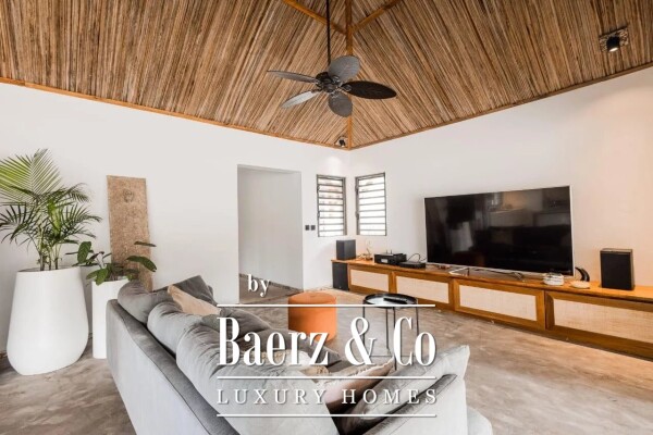 photo 3 VILLA FOR SALE IN BLACK RIVER