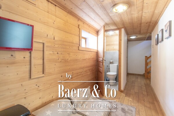 photo 17 AUTHENTIC 4-BEDROOM CHALET - CLOSE TO SKI LIFTS