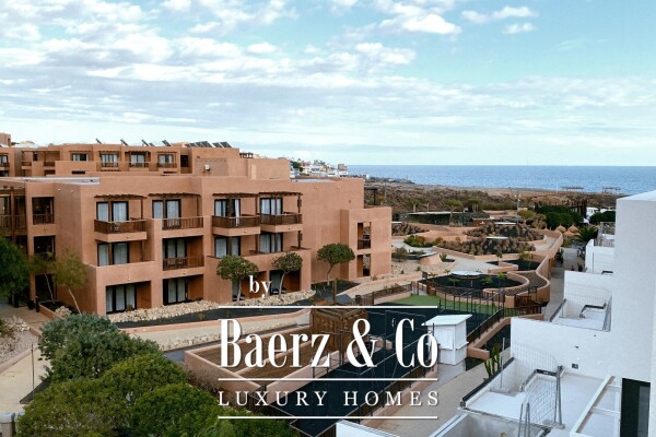 photo 12 Robust corner plot chalet in Tenerife south