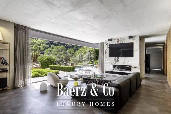 photo 4 Contemporary home within walking distance of the village