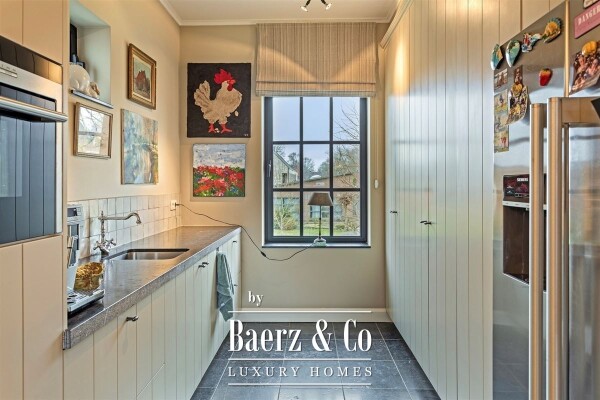 photo 9 Uitzonderlijke Duplex met zicht op kanaal, garage, carport en ruime (wijn)kelder!