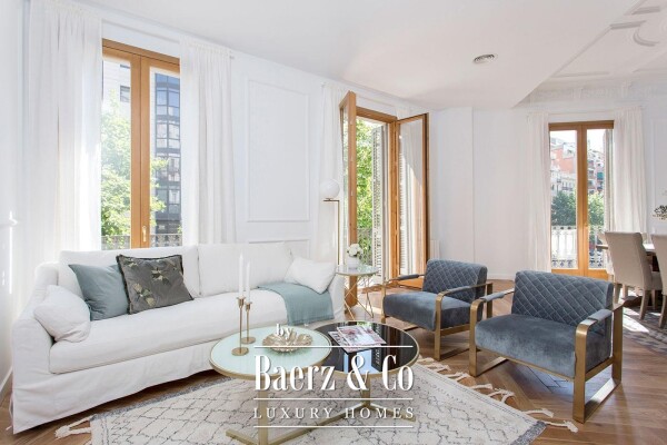 photo 1 Barcelona   High-End Renovated Apartment in the Heart of Eixample