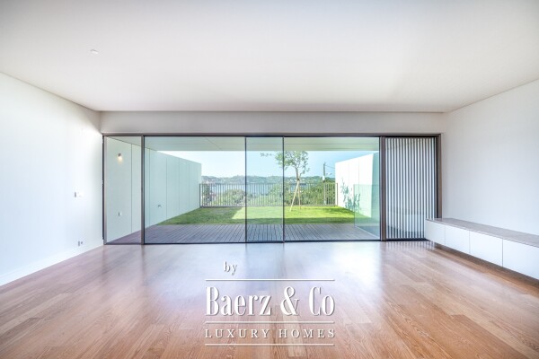 photo 17 4 bedroom villa with garden and parking in Alcântara, Lisbon