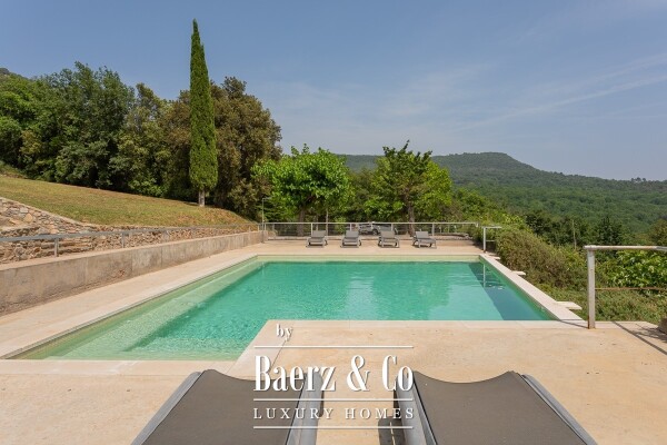 photo 2 Exceptional 18th century masia with tourist licence.