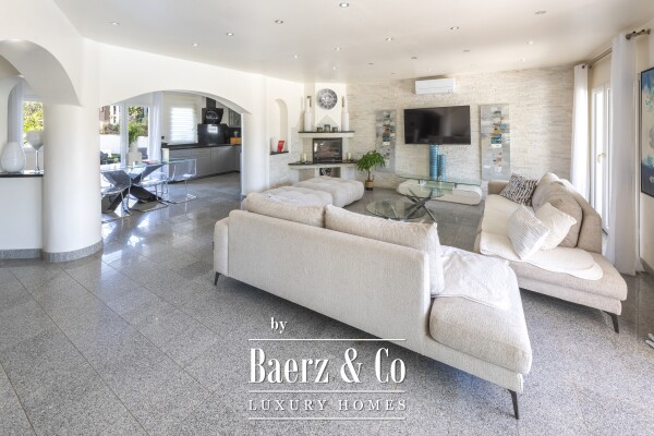 photo 16 Fréjus – Stunning 172 m² Villa for Sale 4 Bedrooms | Pool & Jacuzzi | Secure Private Estate