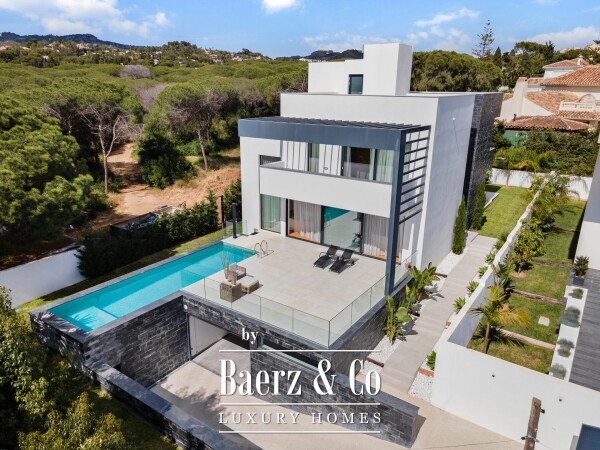 photo 1 Villa - Marbella East - Ref: 8693