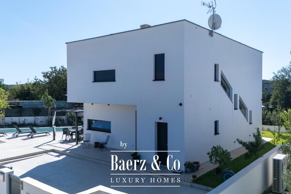 photo 3 Modern villa in Volme, Medulin, near the sea with a unique pool