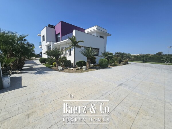 photo 1 2355923 - Luxury Villa For sale in Moni, 550 sq.m.