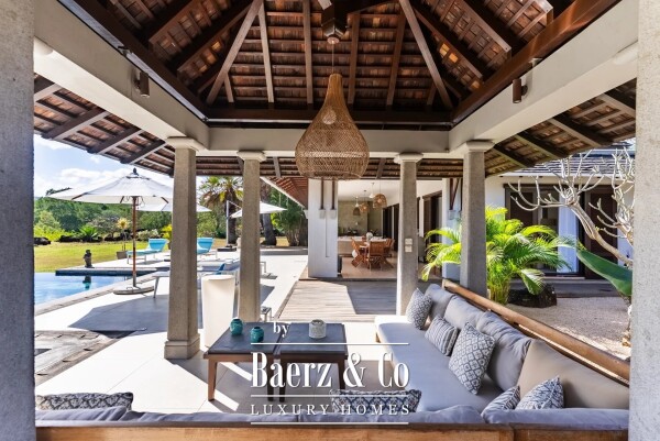 photo 9 Exceptional Villa in a Prestigious Golf Estate