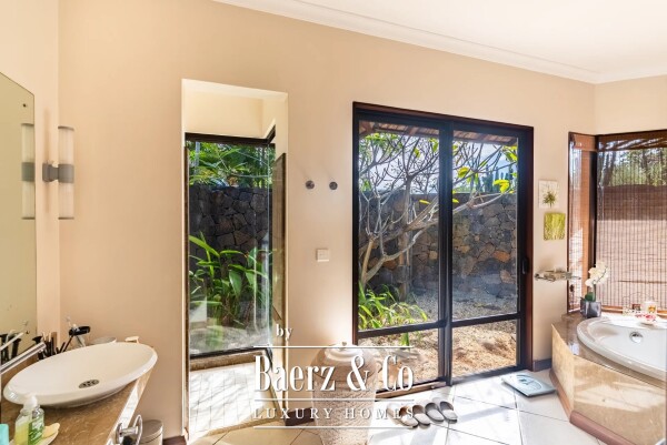 photo 16 Exceptional Villa in a Prestigious Golf Estate