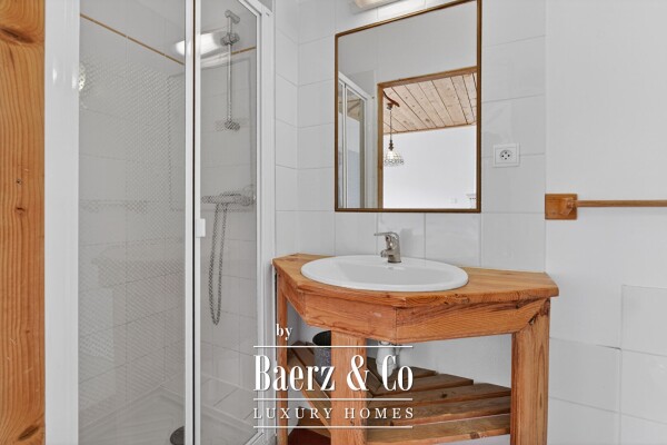 photo 16 Spacious chalet with panoramic mountain views